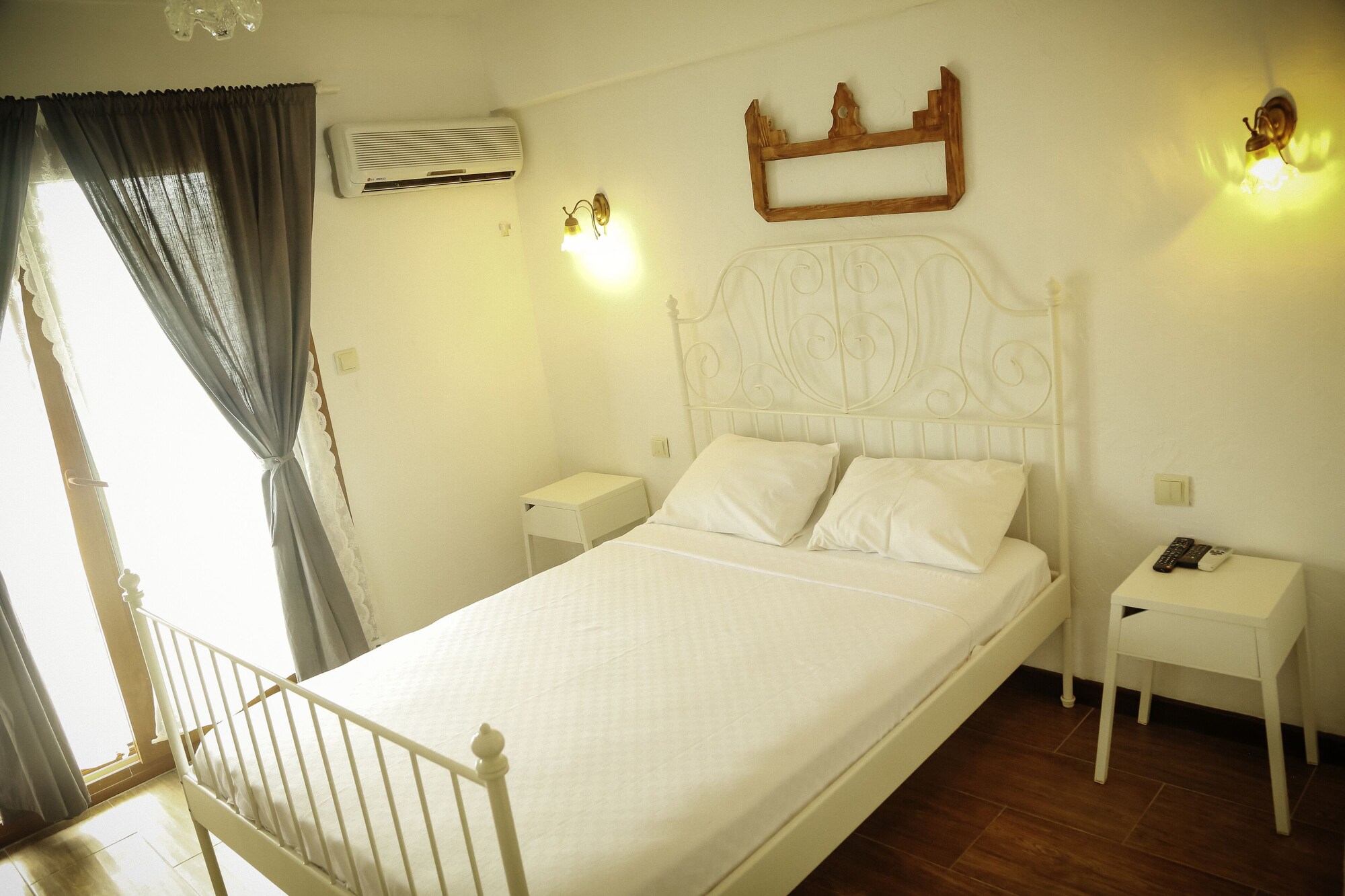 STANDARD, DOUBLE OR TWIN BED