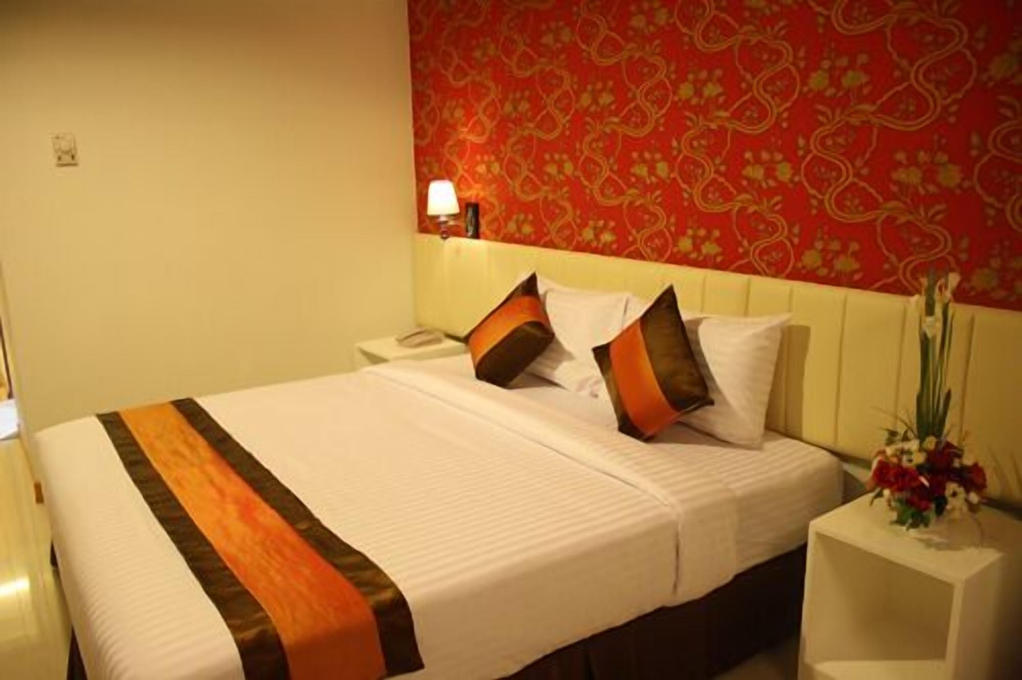ROOM, DOUBLE BED