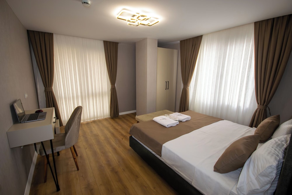 Luxury Life Suites 15/50