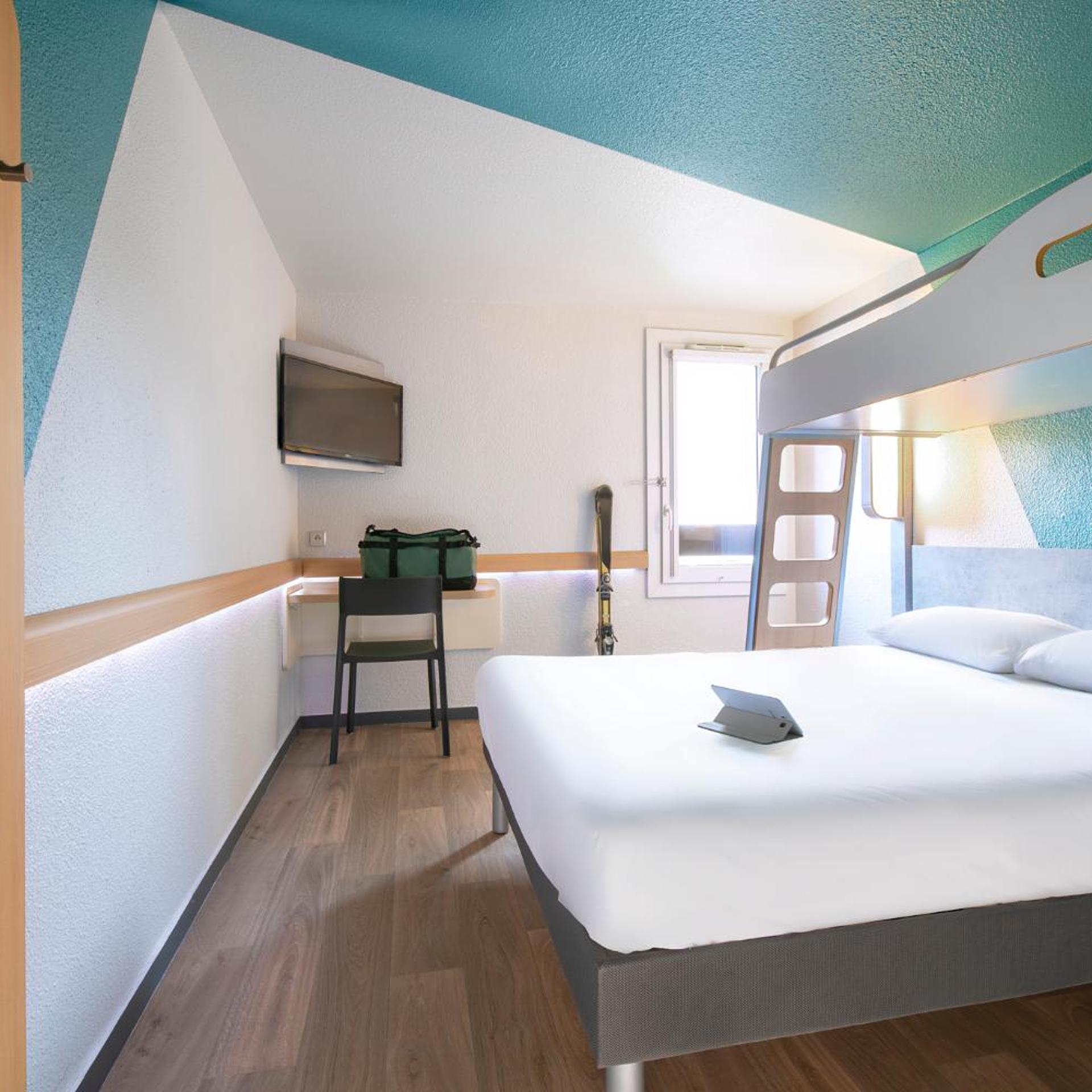 Room, Triple