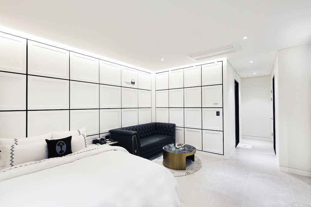 Exclusive, Queen Bed, Mari Hotel 3/4