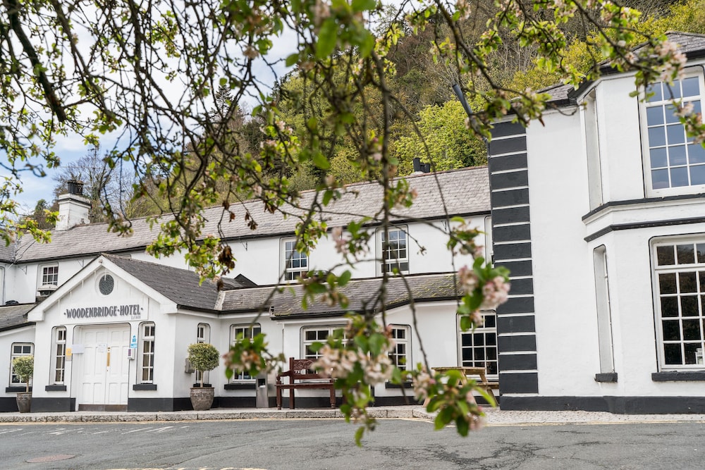 Woodenbridge Hotel 8/73