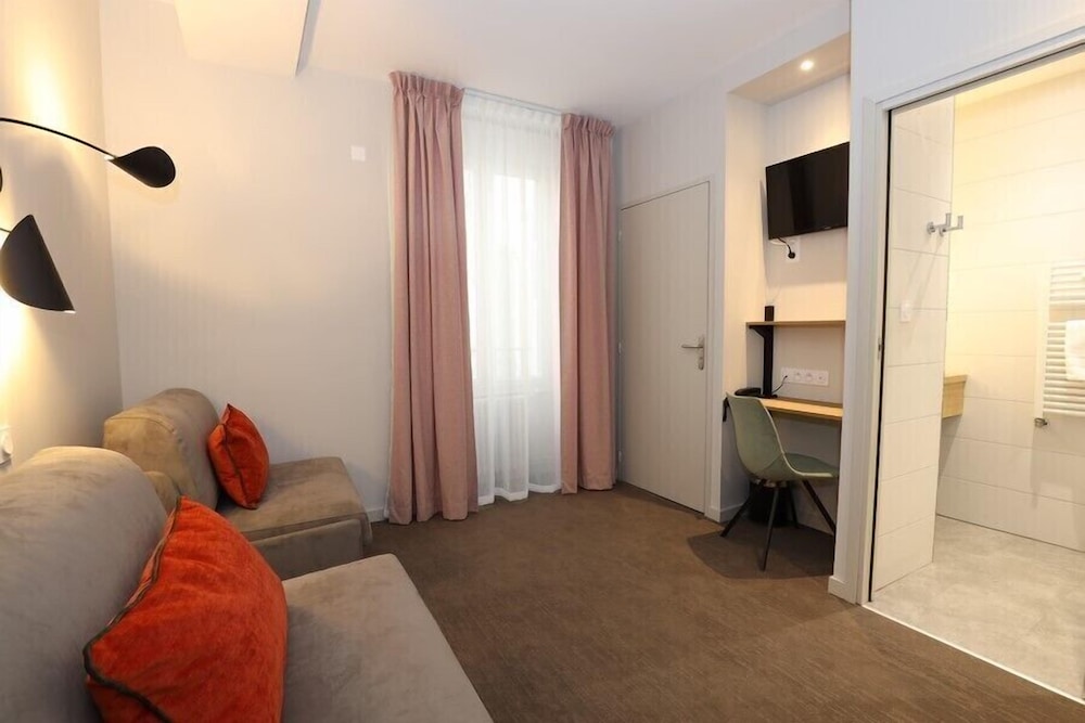 P Tit Dej Hotel Millau La Capelle 20/33