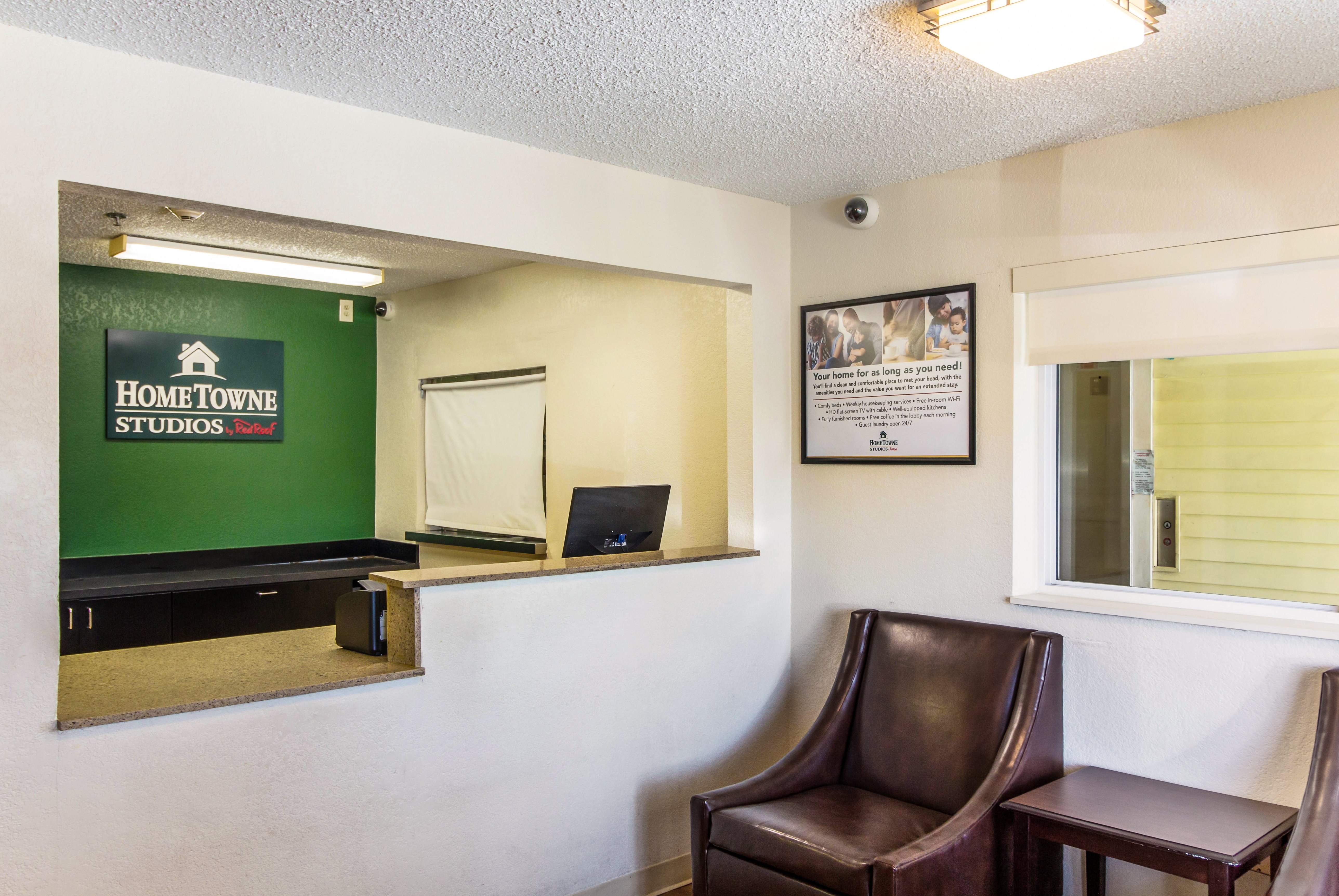 HomeTowne Studios by Red Roof Houston - West Oaks/ Energy Corridor 28/36