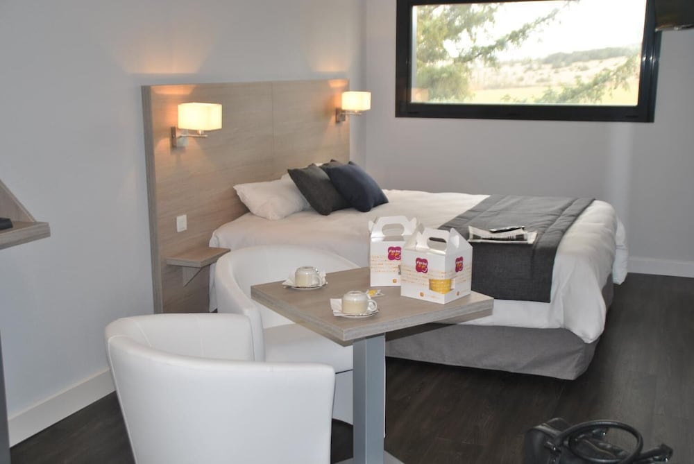 P'TIT DEJ-HOTEL MILLAU 2/31