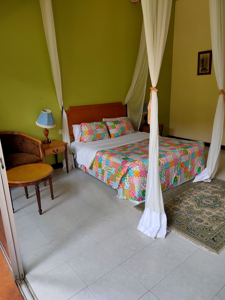 The Equator Hotel 22/60