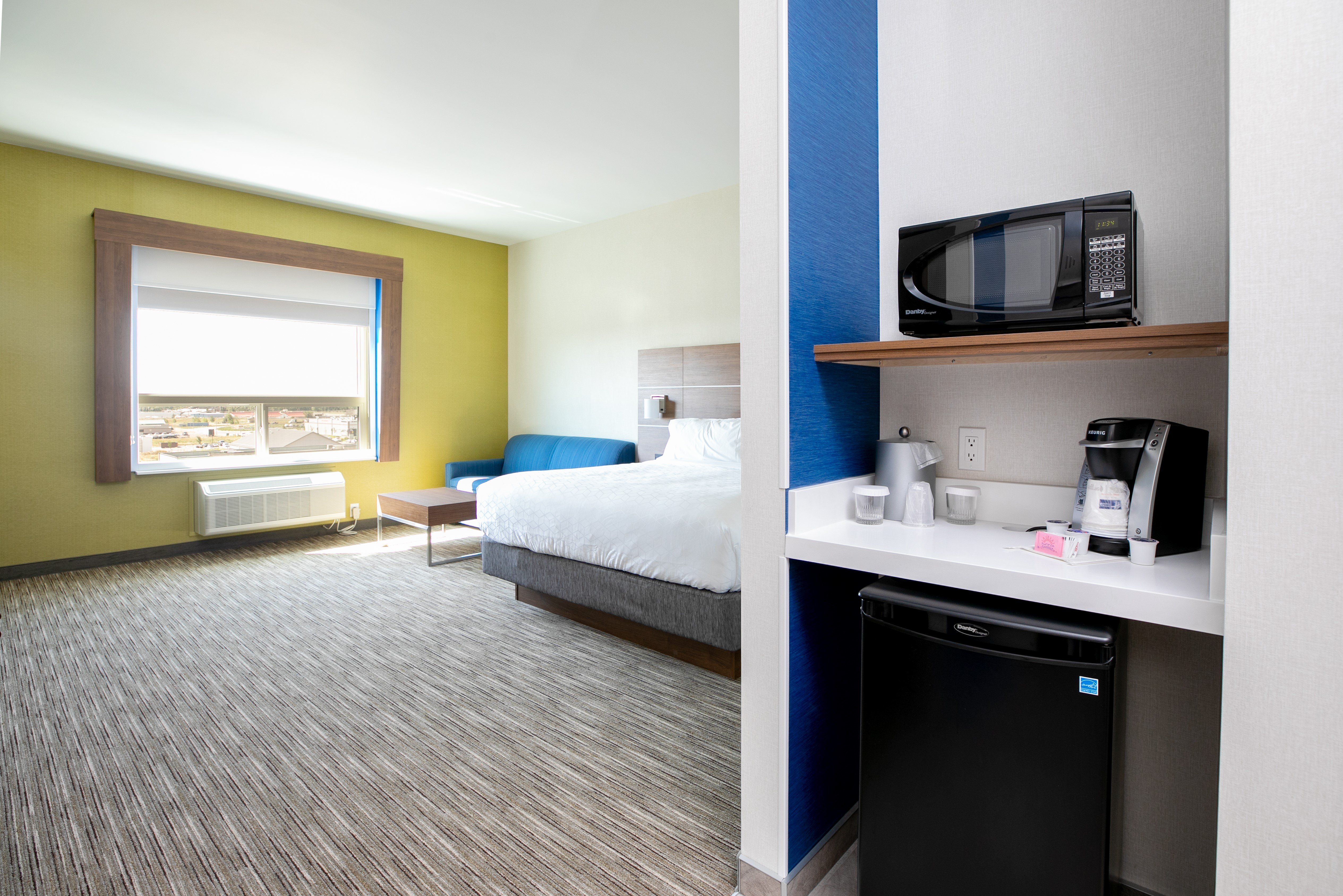 Holiday Inn Express Lethbridge Southeast 30/72