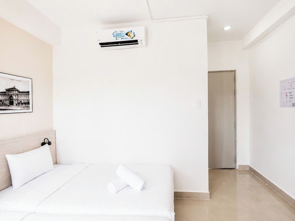 Superior, 1 Queen and 1 Single Bed, No Window