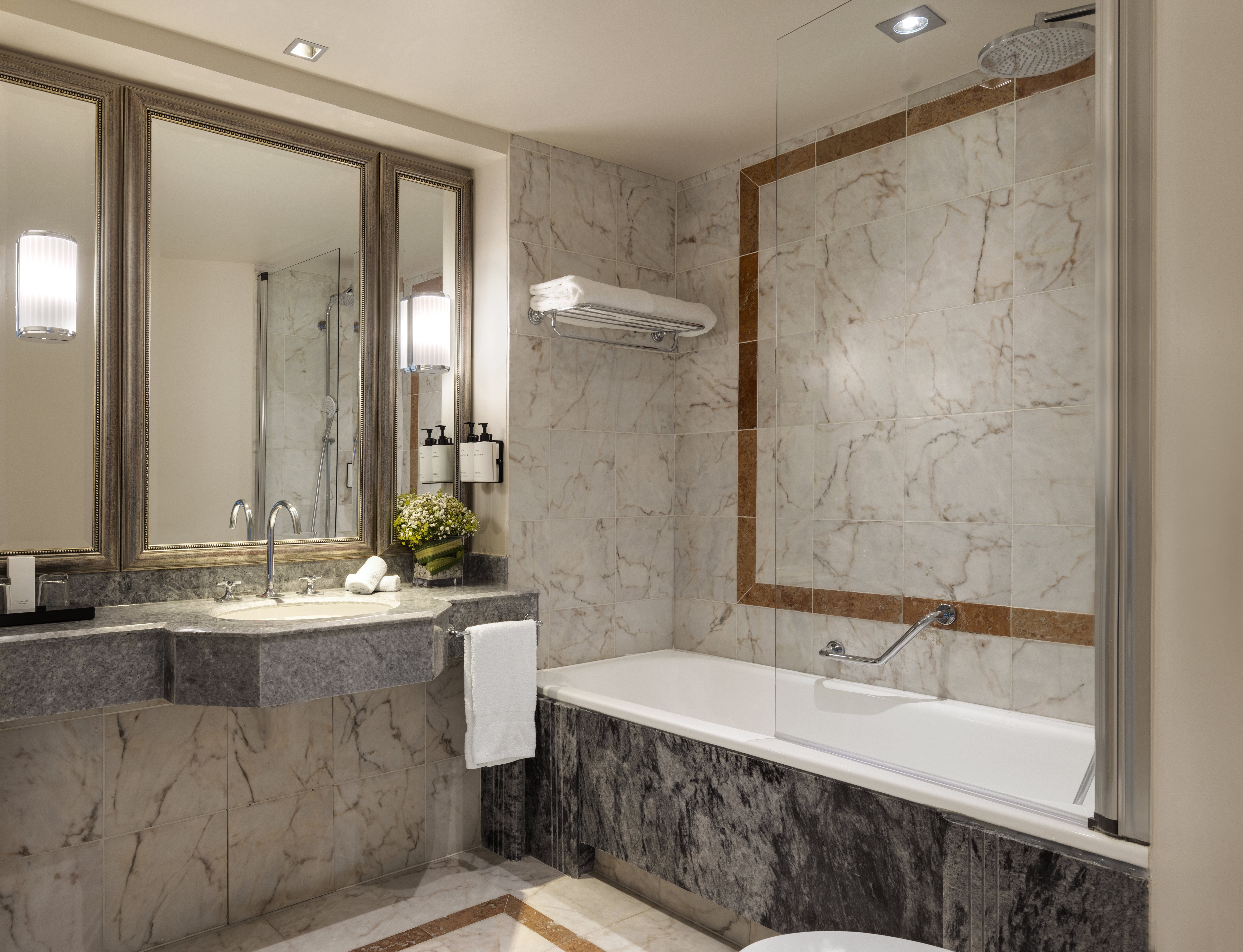 InterContinental Chantilly Chateau Mont Royal, an IHG Hotel 34/36