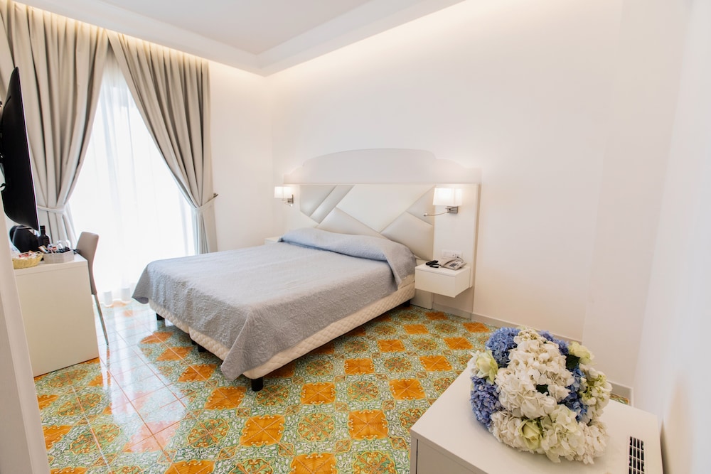 Deluxe, Queen Bed, Sea View, Balcony
