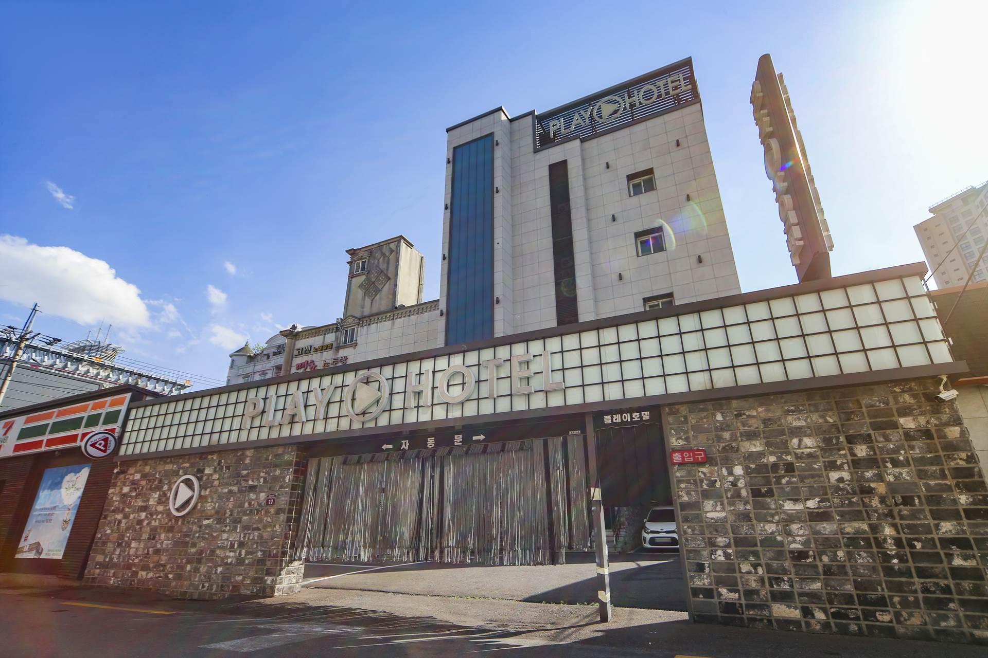 Play Hotel 15/76