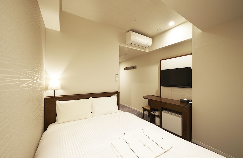 ROOM, DOUBLE BED