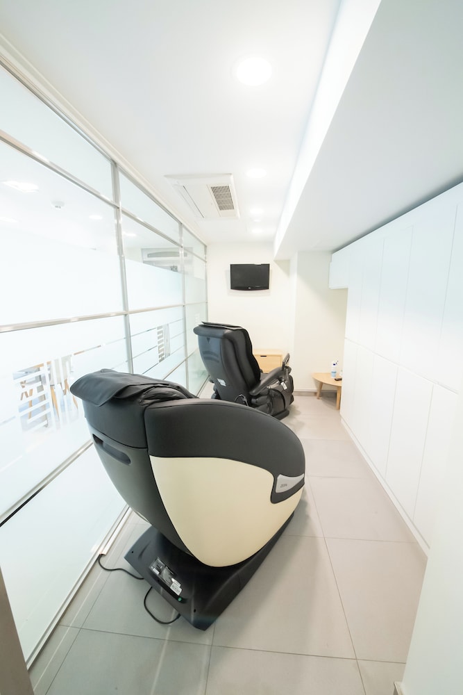 Metro Hotel Myeongdong 70/71