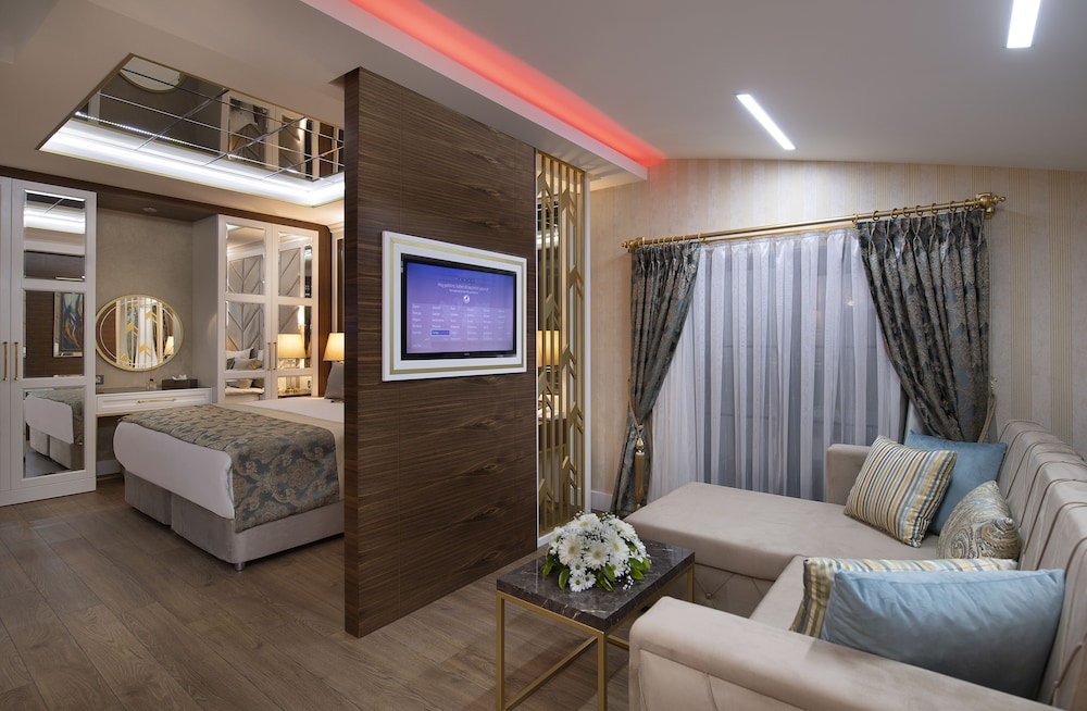 Elysium Green Suites 43/60