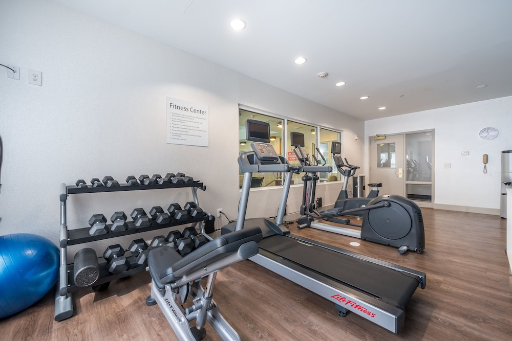 Holiday Inn Express Suites Lagrange 17/38