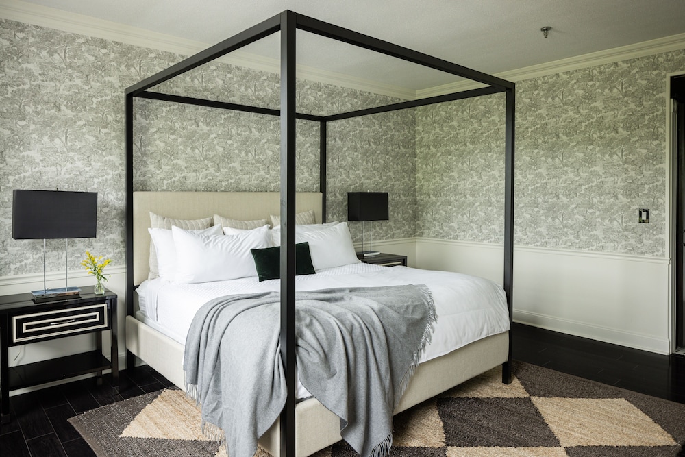 Green, King Bed