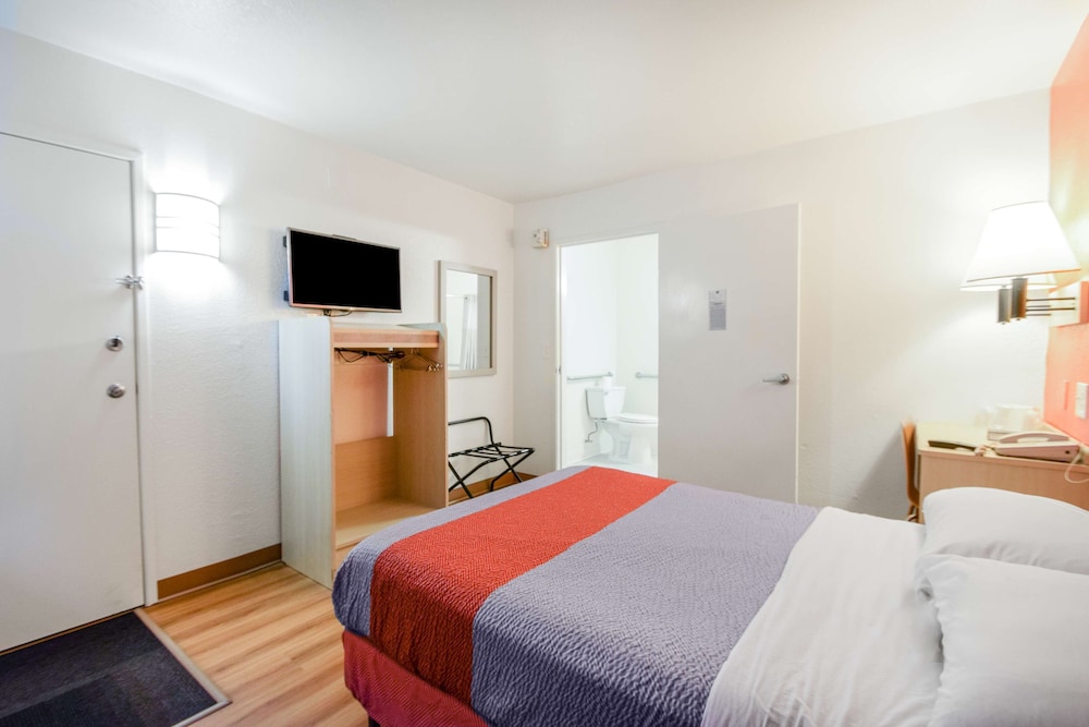 Motel6 Kelso, WA - Mt. St. Helens 18/45