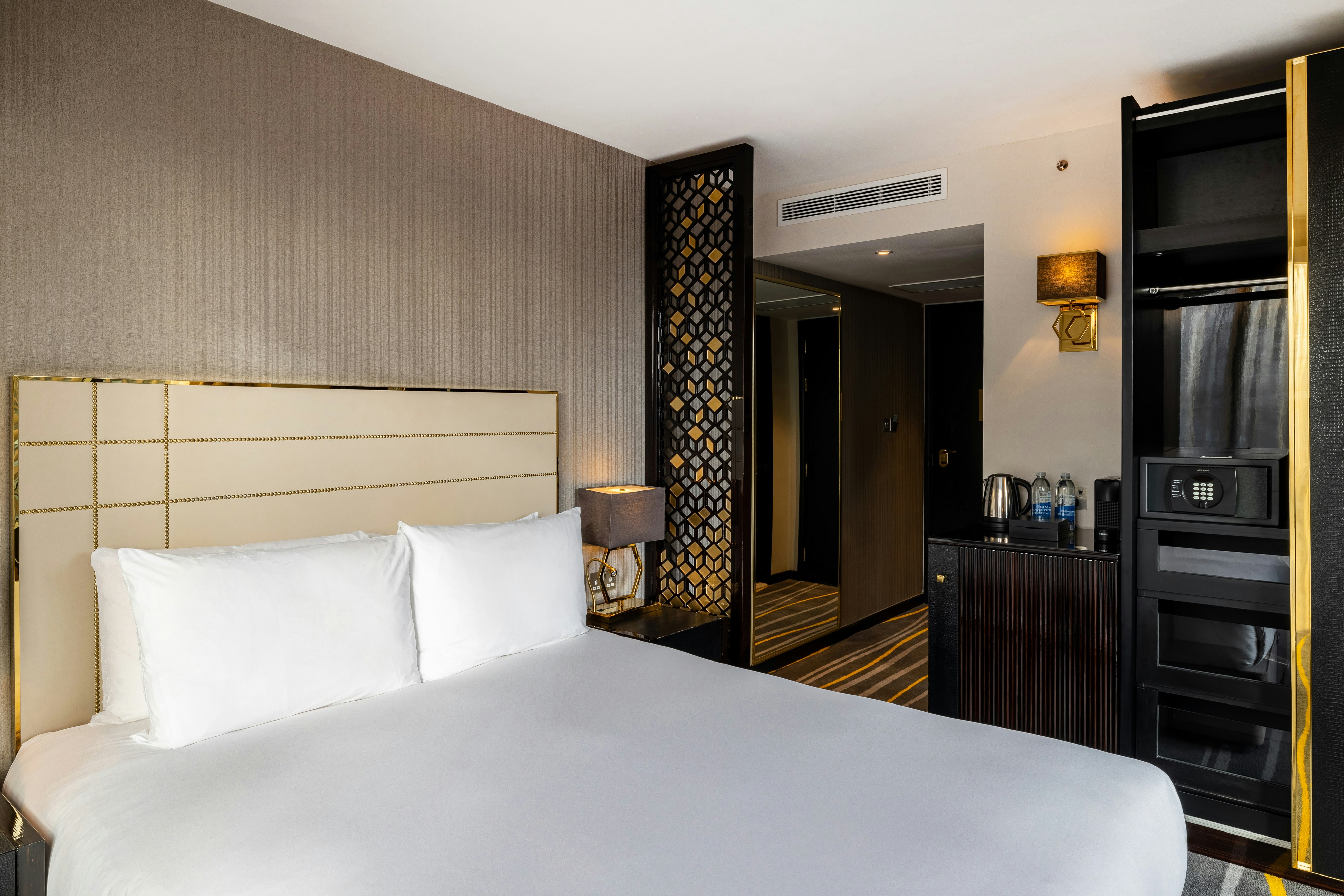 Leonardo Hotel London Aldgate - Formerly Hotel Saint 30/50