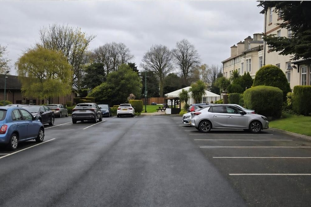 Devonshire House Hotel 37/50