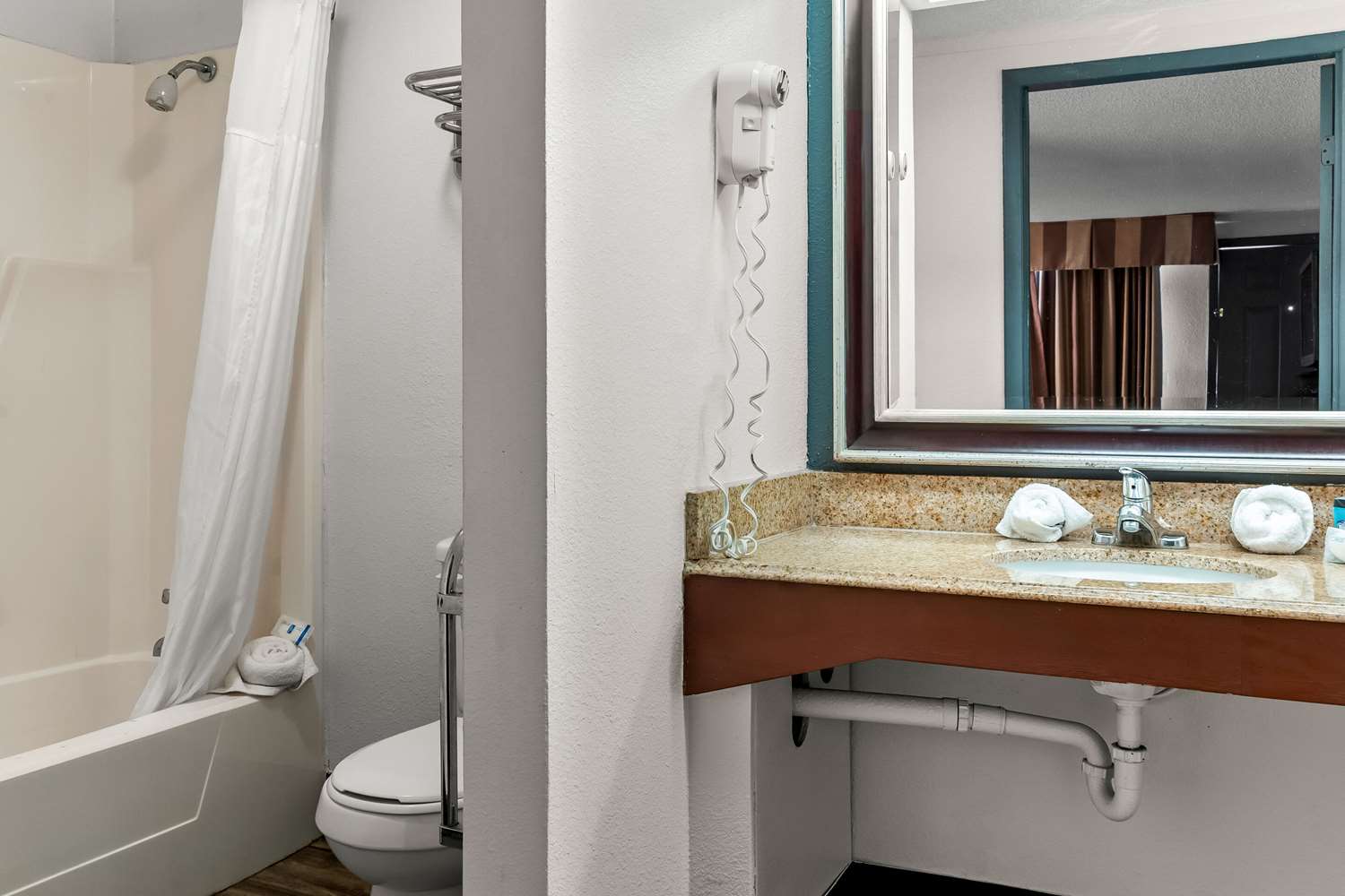 Rodeway Inn & Suites Saginaw I-675 13/14