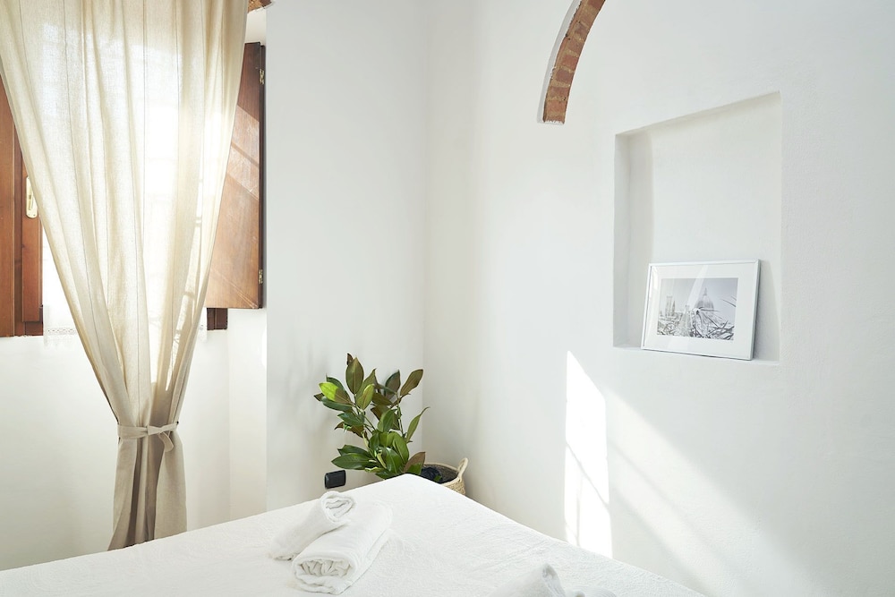 A Few Steps to The Duomo Amazing 4BD Apt 12/20