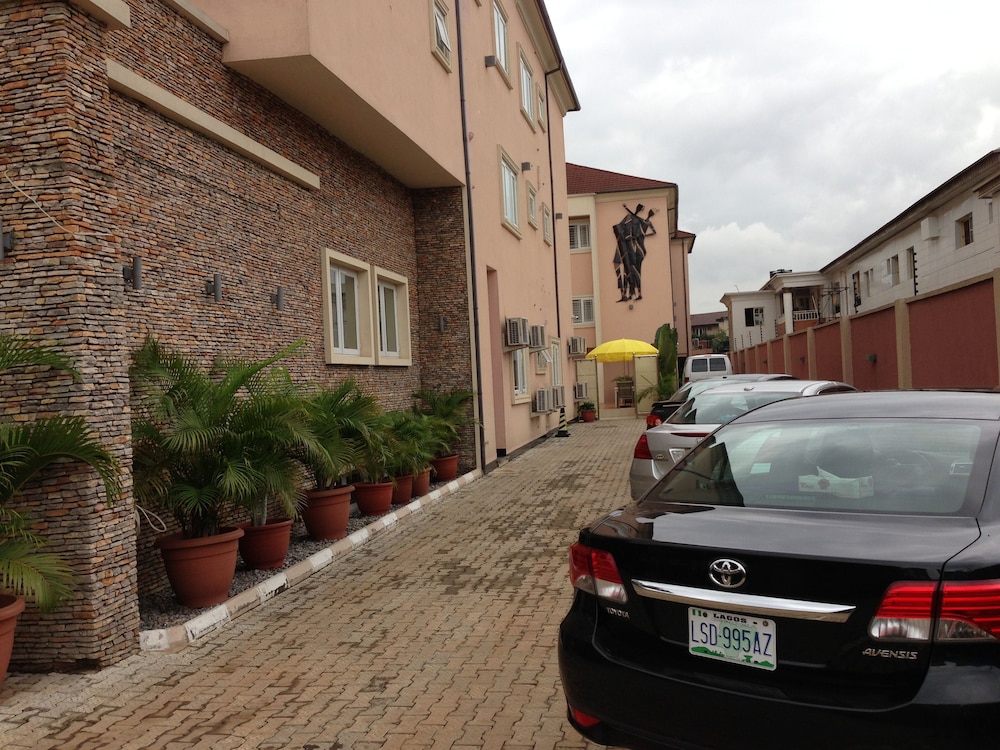 GrandBee Suites 30/39