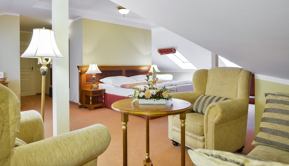 HOTEL CONTINENTAL 58/64