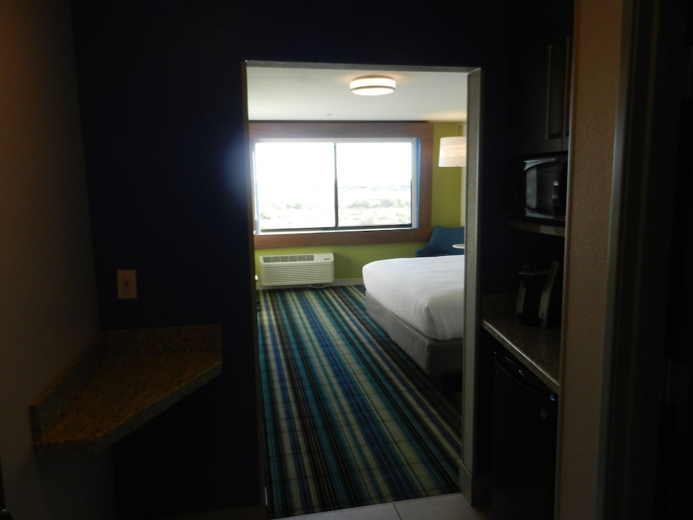 Holiday Inn Express Suites Phoenix West Buckeye 37/59