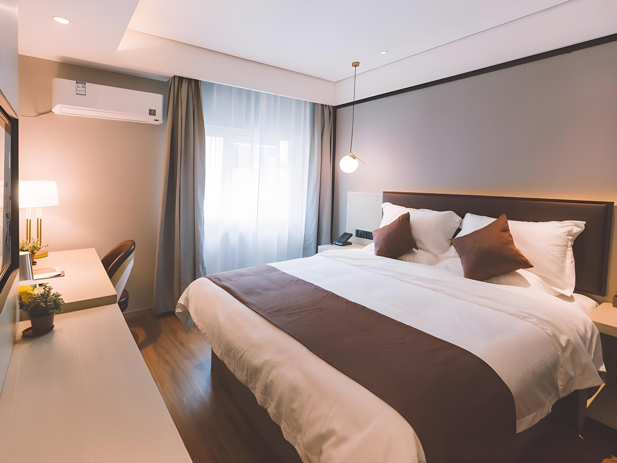 DELUXE, QUEEN BED