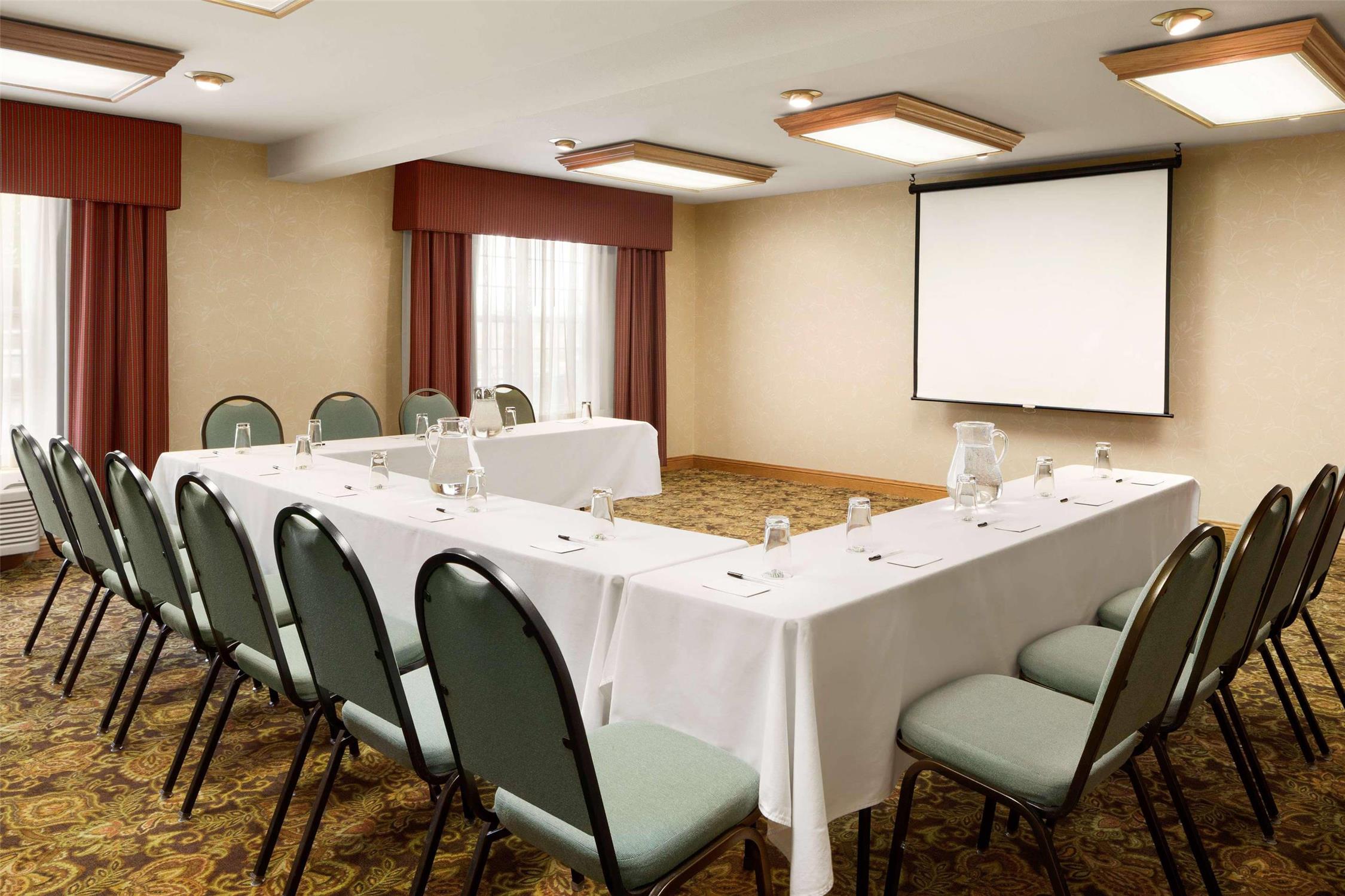 Country Inn & Suites by Radisson Kenosha - Pleasant Prairie 36/39