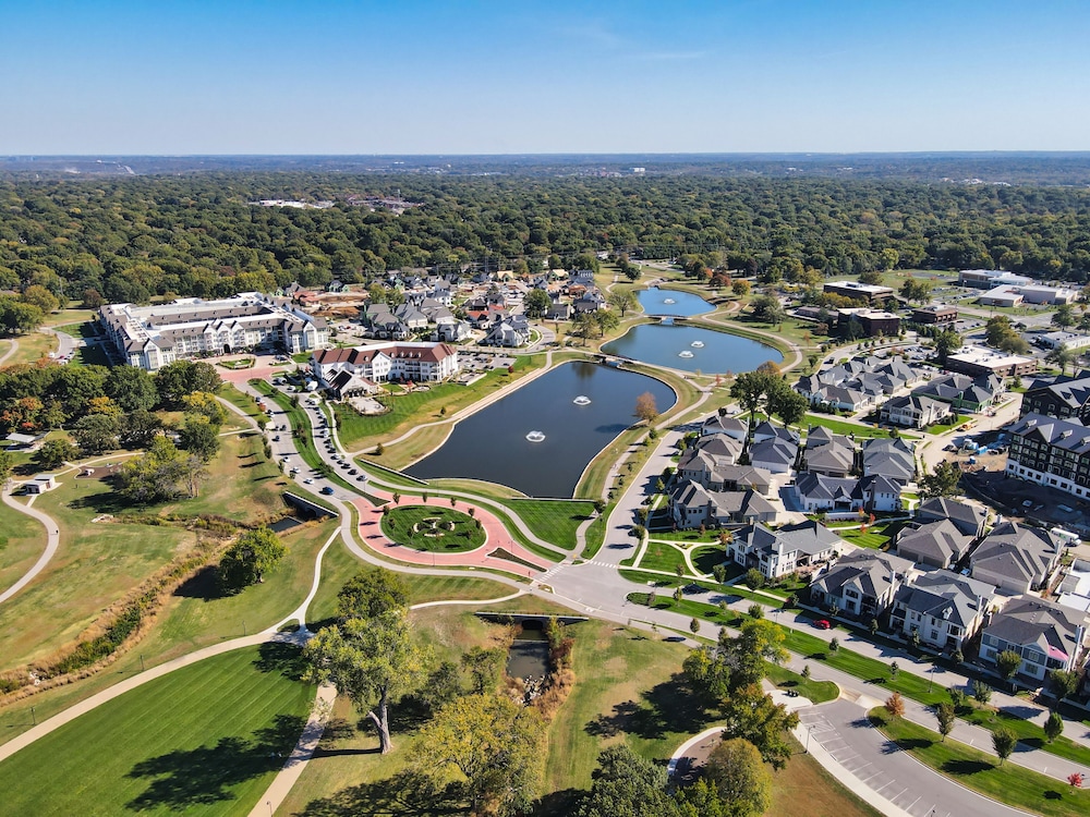 The Inn At Meadowbrook 39/50