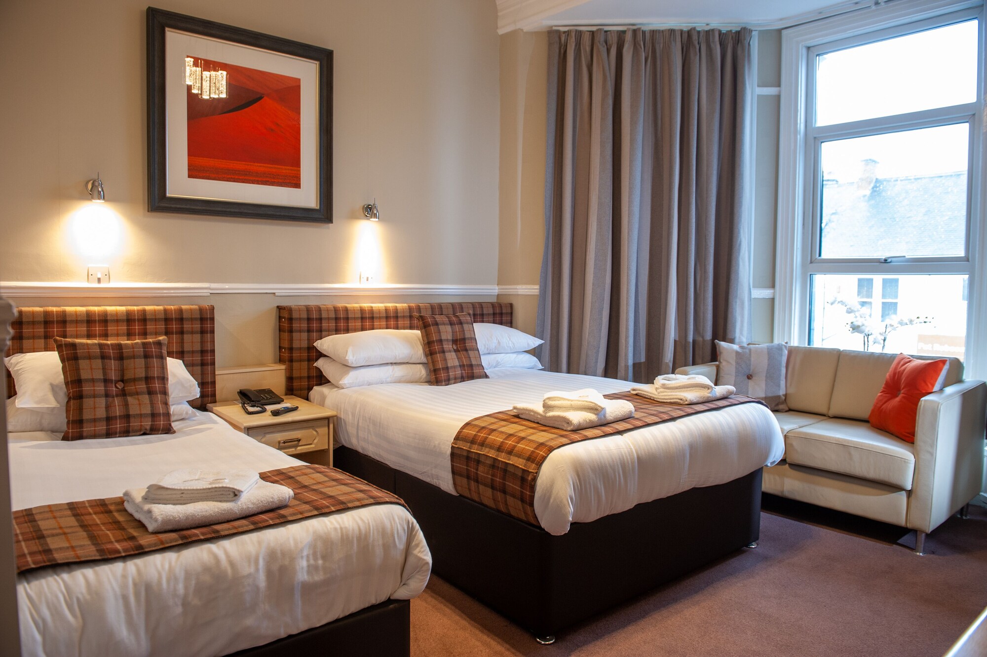 SUITE, 1 DOUBLE AND 1 SINGLE BED