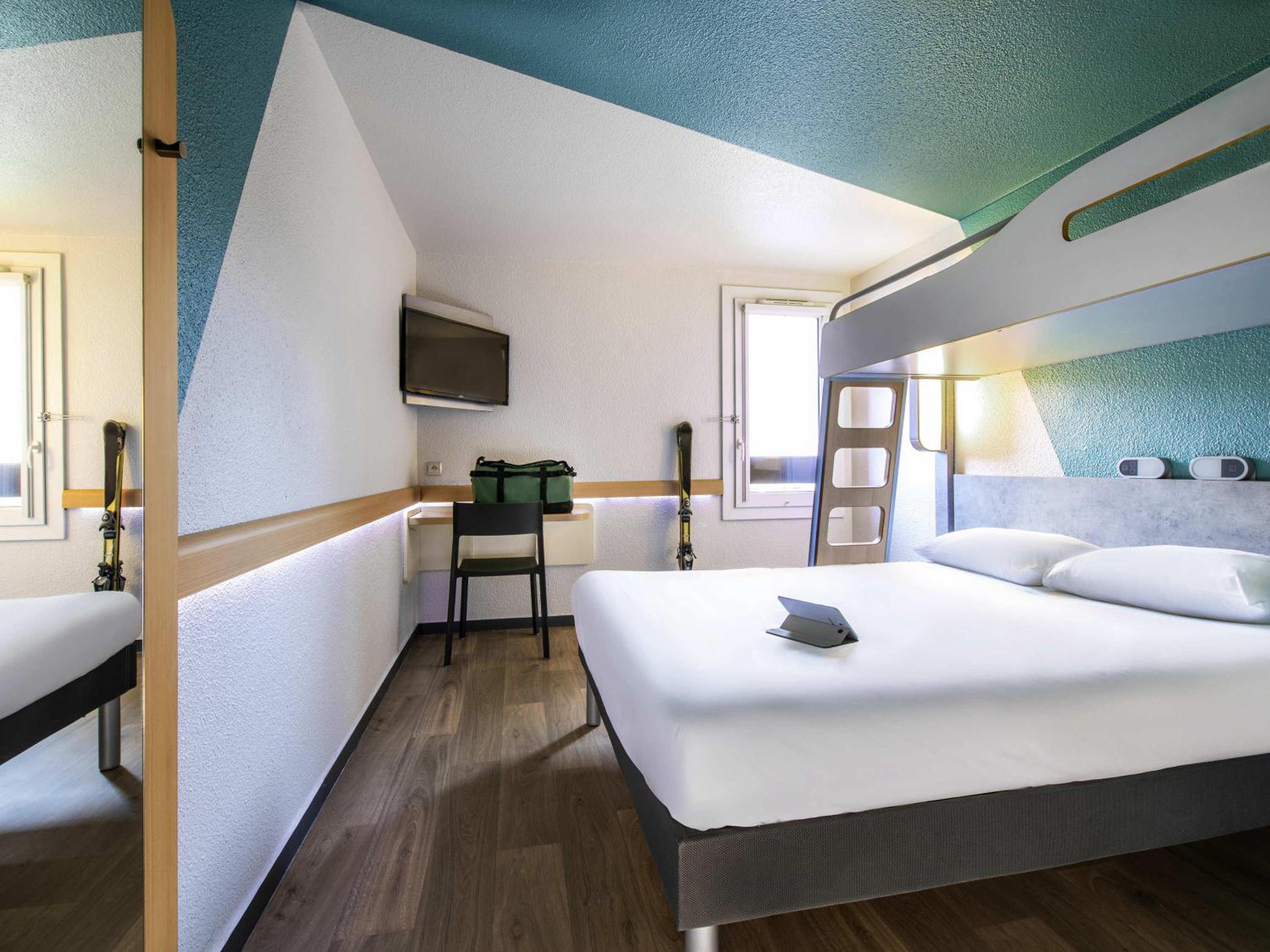 Room, Triple, 1 Double and 1 Single Bed