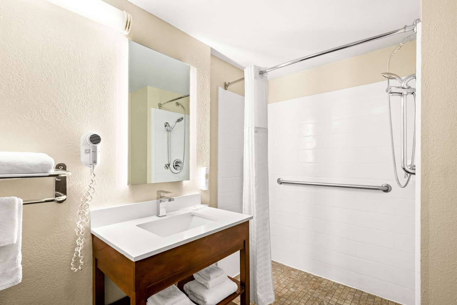 Comfort Suites Abingdon 40/40