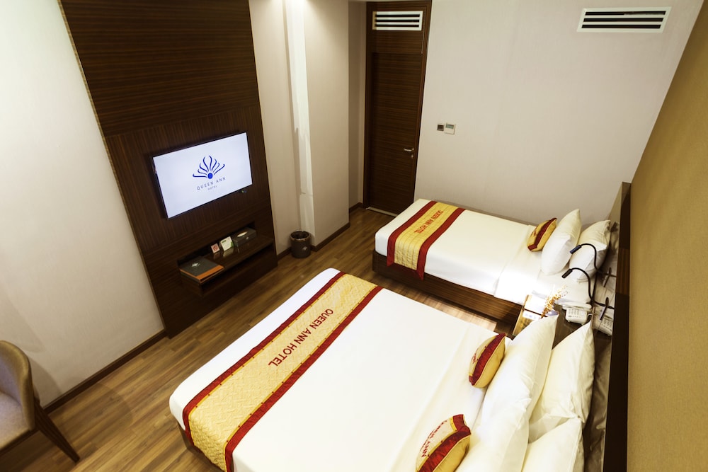 غرفة ديلوكس ثلاثية بسرير مزدوج وسرير فردي، QUEEN ANN HOTEL 3/10