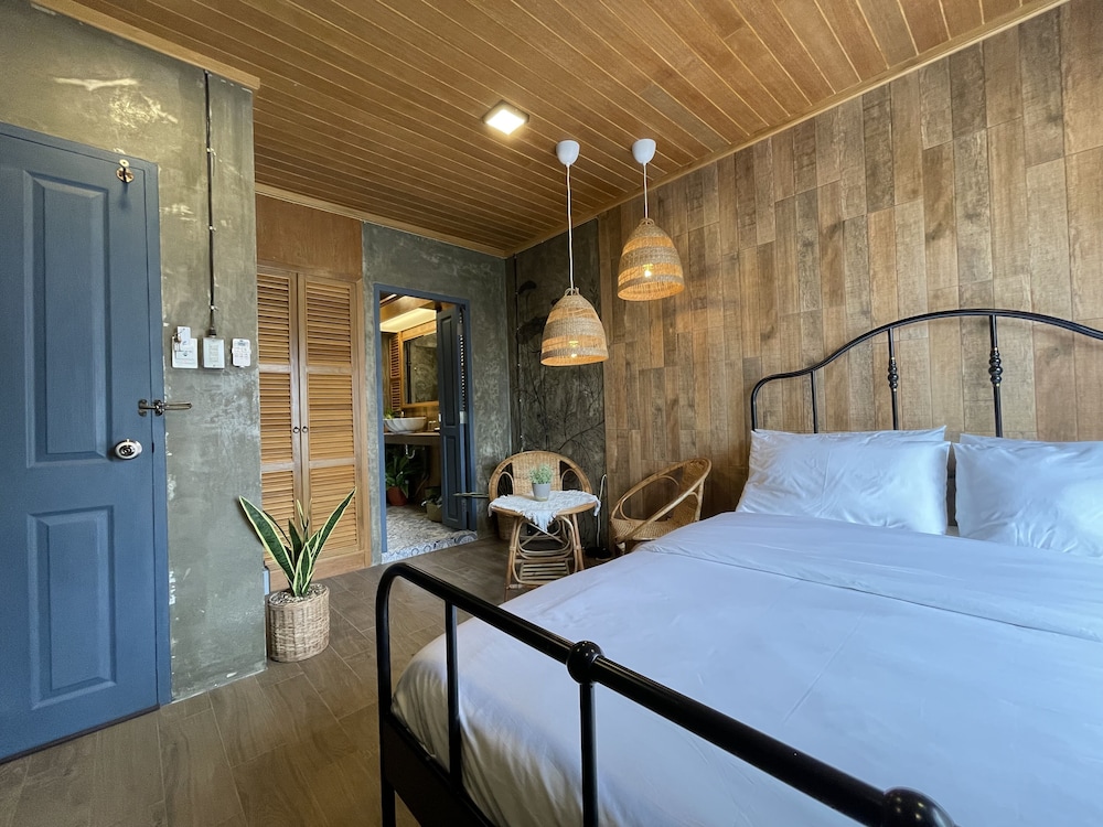 Central Old Town Cottage 7/50