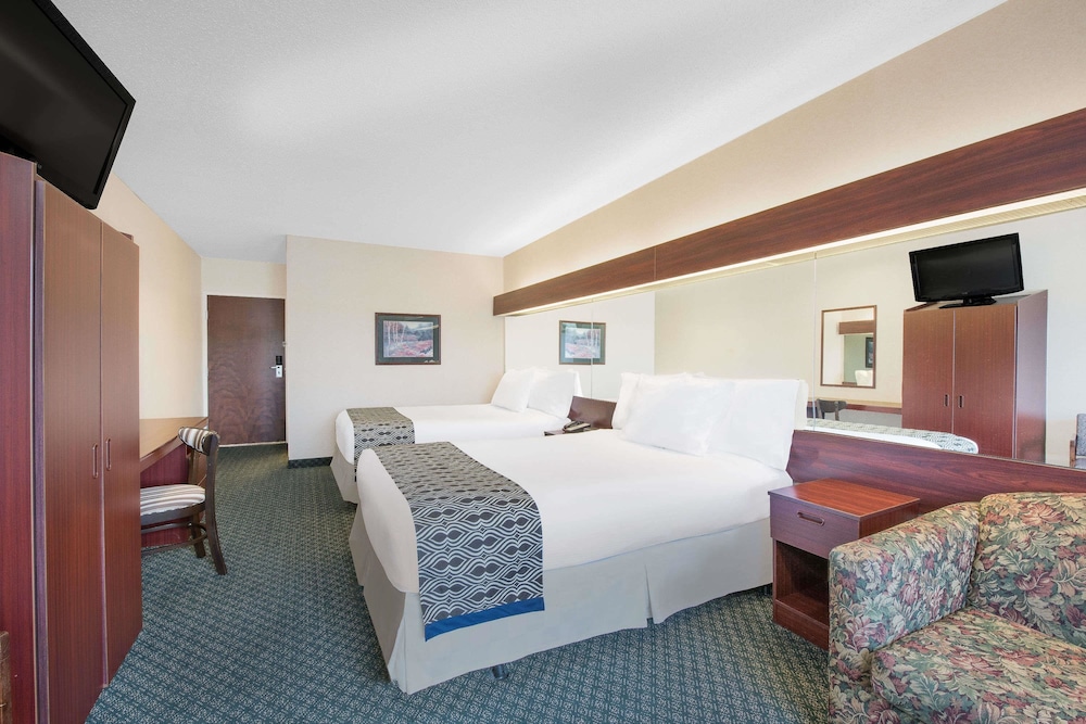 Microtel Inn & Suites By Wyndham Hamburg 7/19