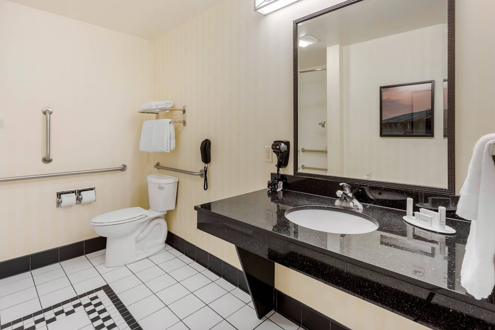 Fairfield Inn Suites Rockford 10/46