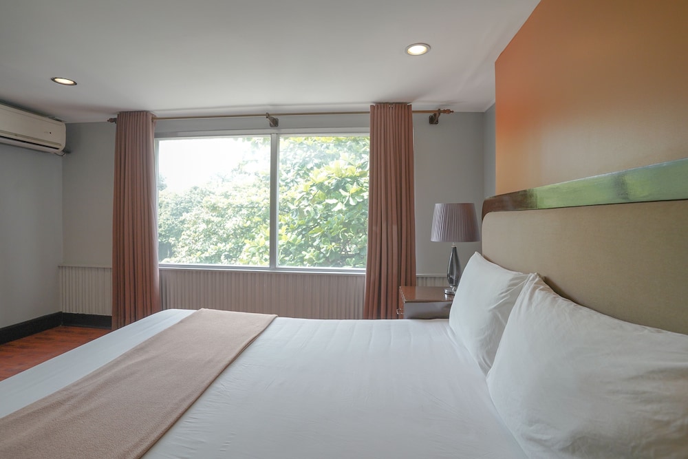 DELUXE, DOUBLE BED, CITY VIEW