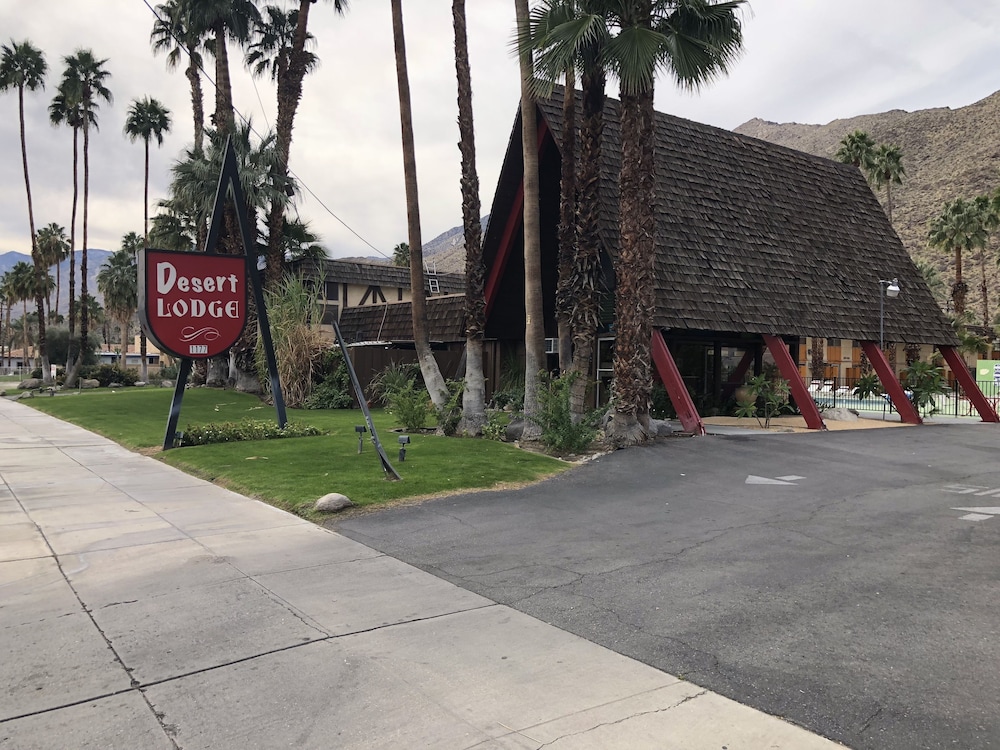 Desert Lodge 17/50