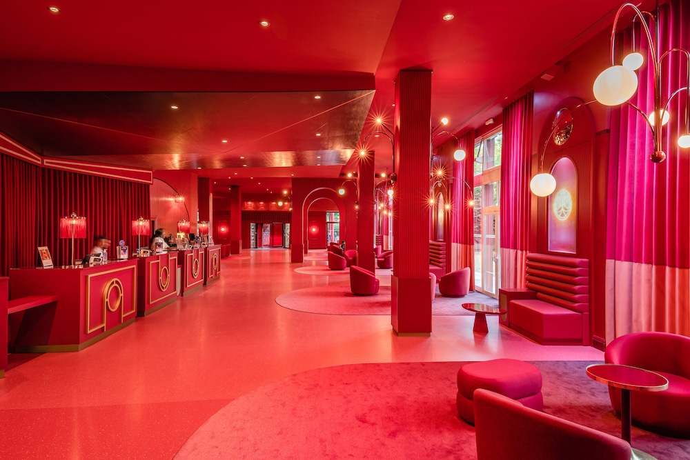 Grand Magic Hotel (ex Magic Circus) 43/86