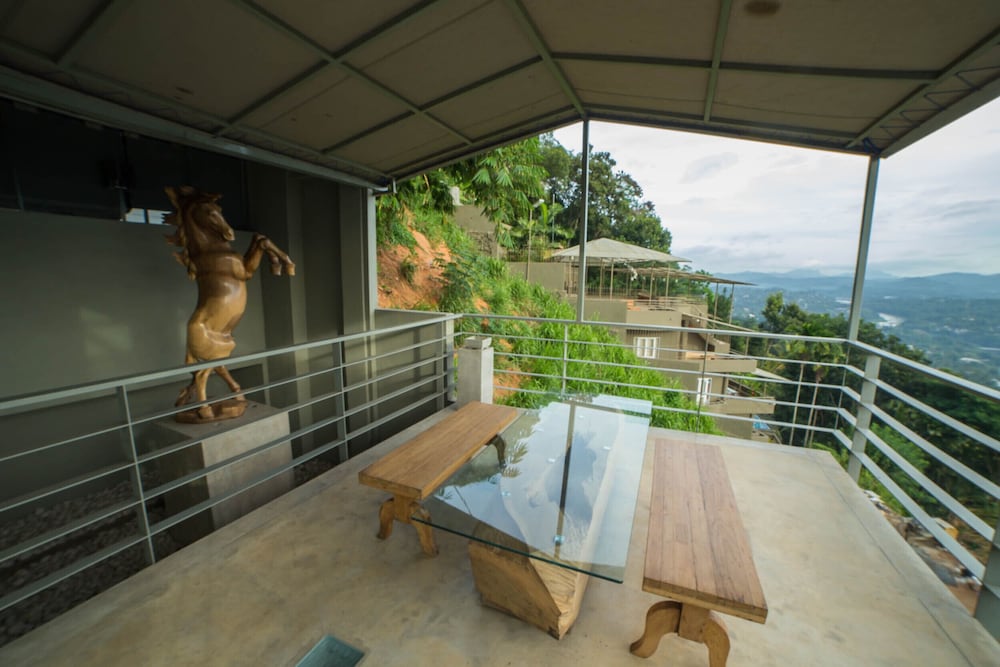 Sky Pavilion 35/70