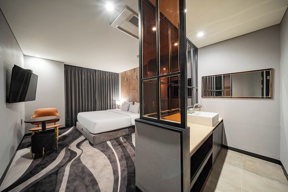 Mbn Hotel 9/16