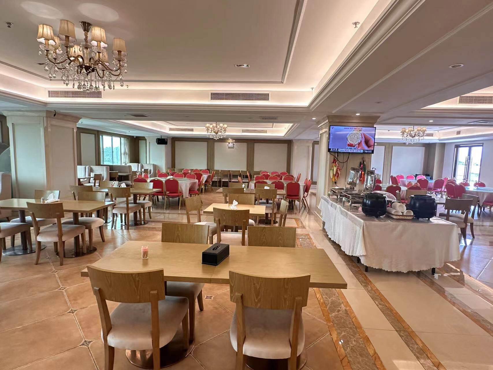 Vienna International Hotel (Haikou Old Town High Speed Railway Station) 51/58