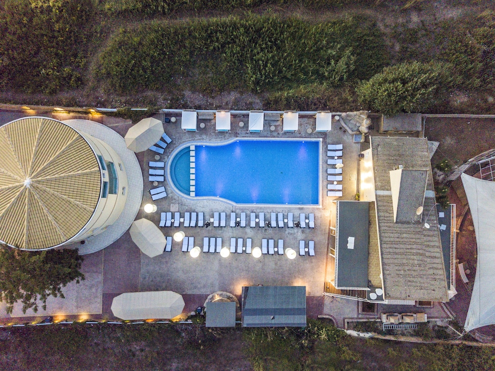 Island Beach Resort And Annex Adults Only 79/81