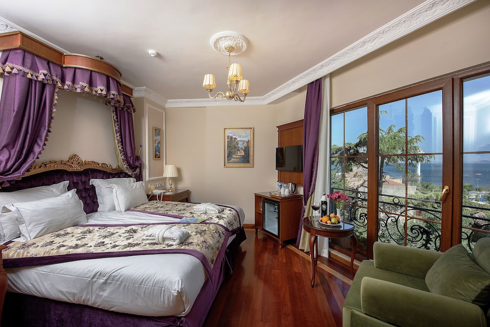 SUPERIOR, PALACE VIEW, SEA VIEW
