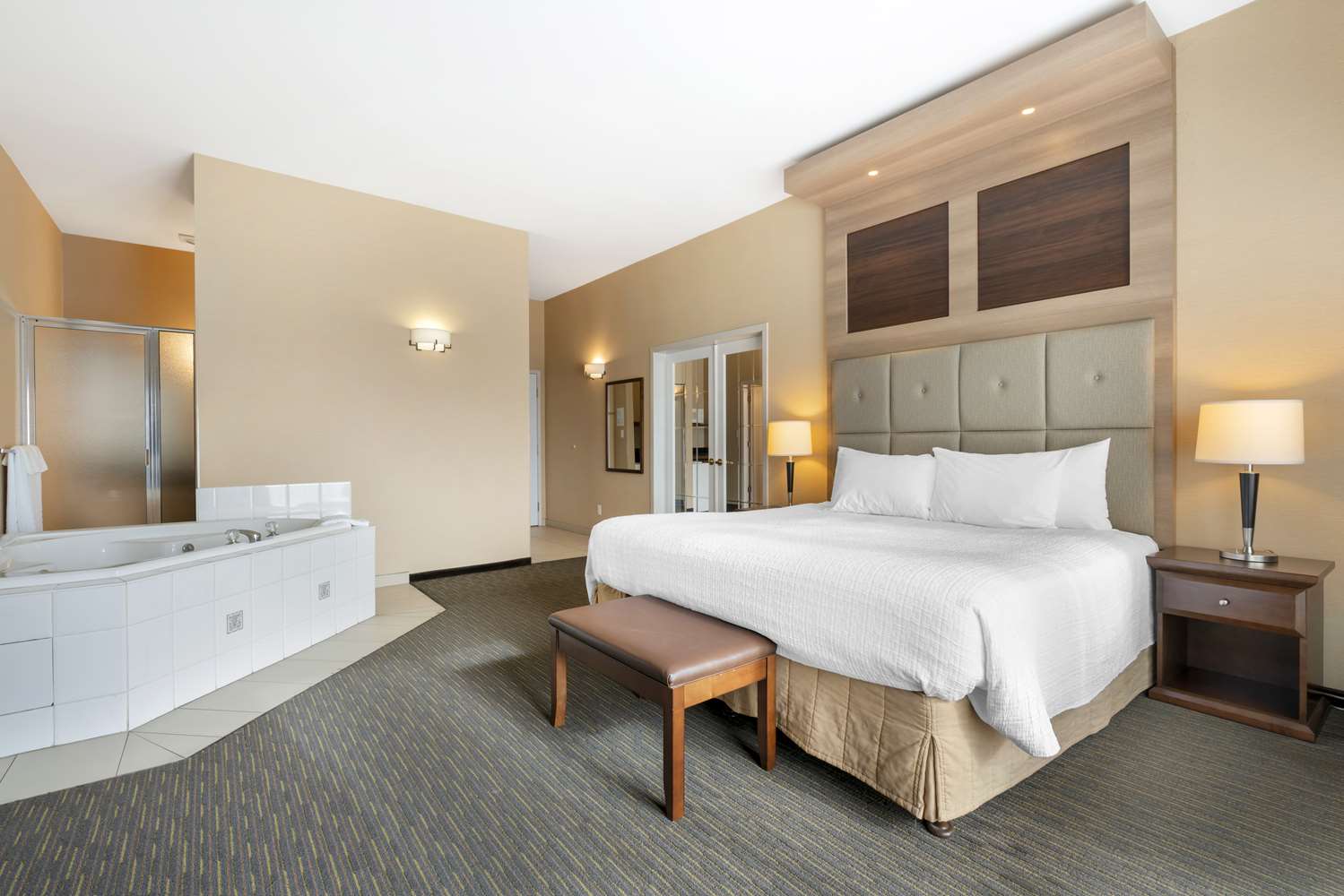 Suite, King Bed, Sofa, Hot Tub