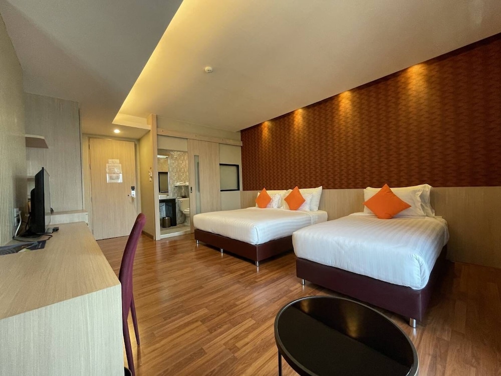 ROOM, TRIPLE