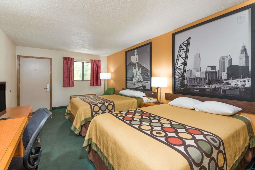 WestSpring Inn - Westlake Cleveland 18/36