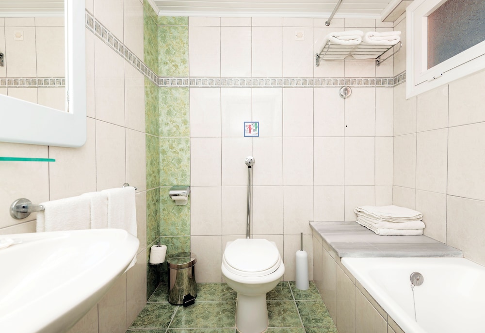 Eurovillage Achilleas Hotel 87/90
